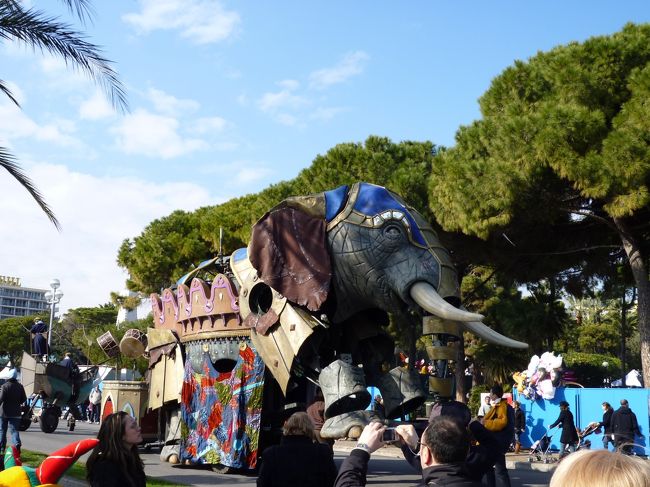 ニースに戻り、カーニバルを楽しんだ