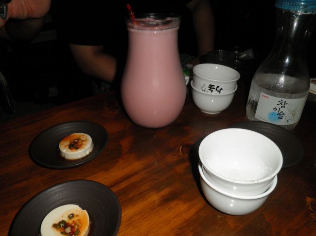 グレープのマッコリを注文しました。最も大きなサイズです。さわやかなグレープの甘さがマッコリとうまく調和しています。本当においしい。