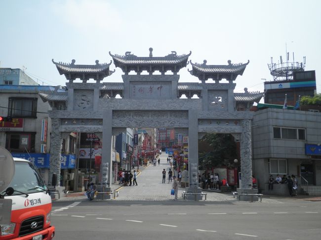 チャイナタウンの楼門です。