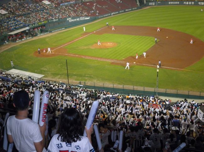 行く前から予定していた野球観戦です。ウルサン対ＳＫでした。場所は総合運動公園です。