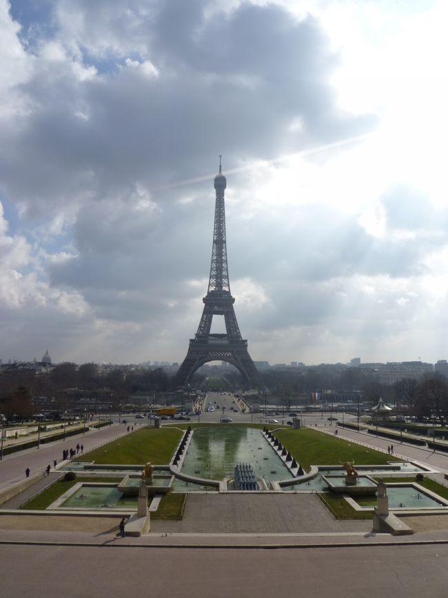 シャイヨー宮からエッフェル塔
