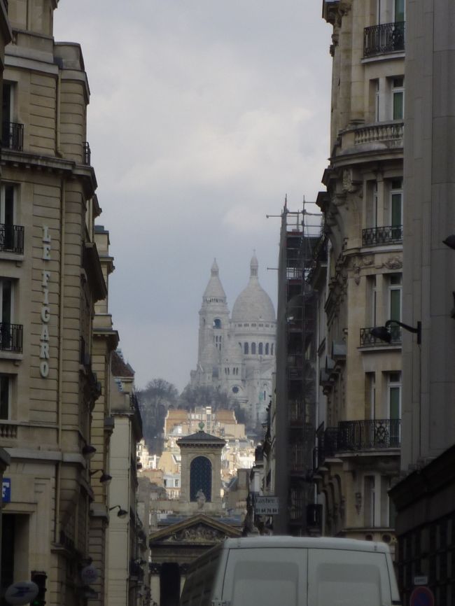 モンマルトルの丘に建つサクレ・クール寺院