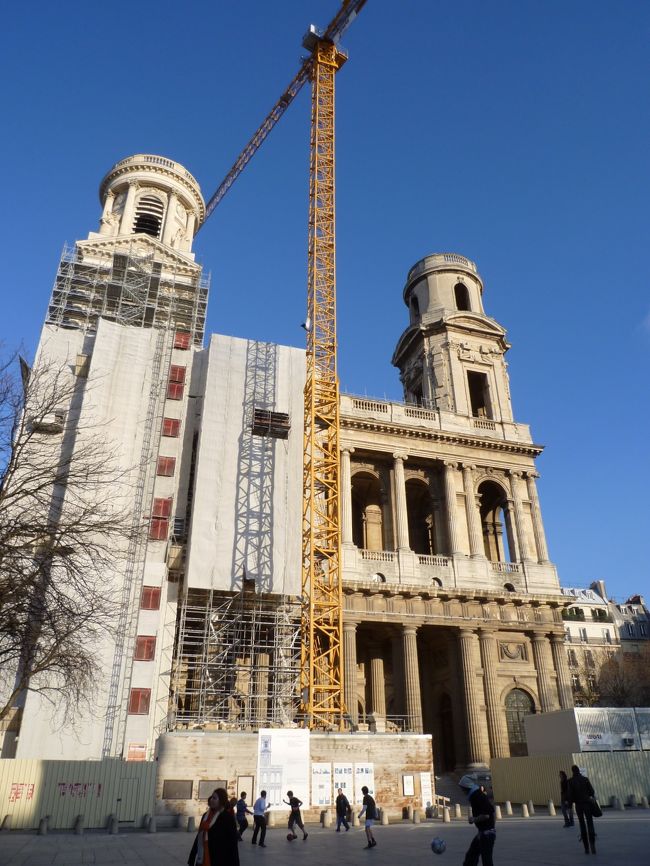 フリータイムに偶然、通りかかったサン・シュルピス教会<br />ダ・ヴィンチコードに登場する教会で、<br />肝心な「ローズライン」をすっかり忘れてました<br />