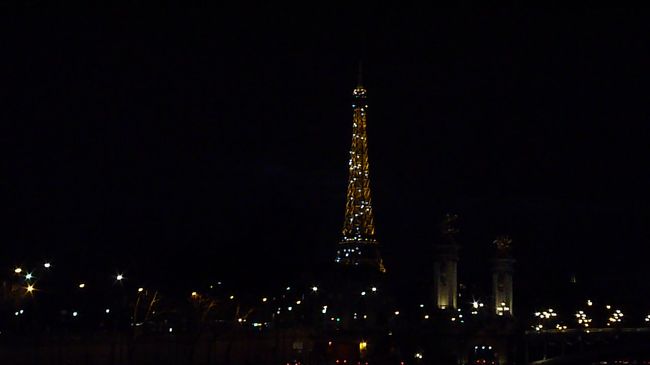 エッフェル塔のまばたき