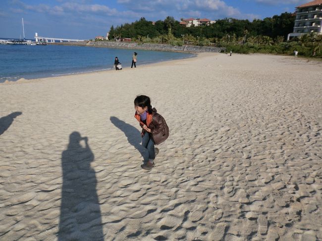 午後からは、子供たちは、サンゴや貝殻を使った工作教室。1時間半くらいで、親の同伴なしで係りの方が面倒を見てくれます。フィットネスのカウンターで申し込みをしました。私たち大人はその間、食べすぎを解消すべく、シューズをお借りしてウォーキングマシンとバイク。<br /><br />旅先で親子別々なのは初めてでしたが、双方いいリフレッシュになりました。