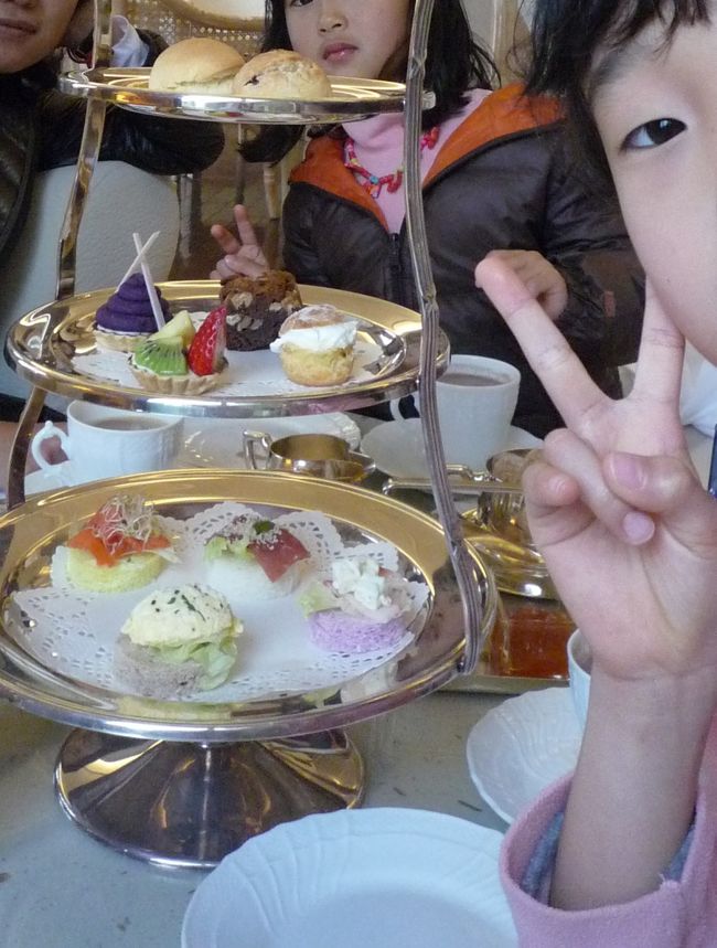 ホテル内「マロード」でアフタヌーンティー。<br />一人前をみんなで分けました。<br /><br />気に入ったので「明日もう一度来たいね」と言っていましたが、おなかがいっぱいで無理でした。