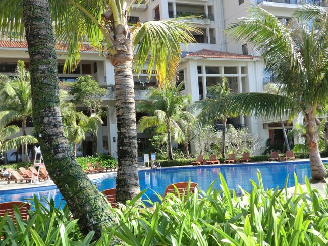 プールも人気がなくてひっそりしてますが、夏はにぎわうのでしょうね。