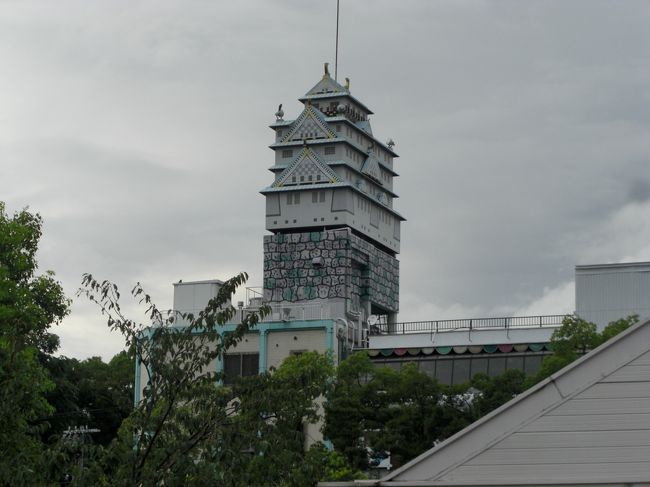 天王寺駅近くにもお城が、<br />ラブホテルみたいでした。