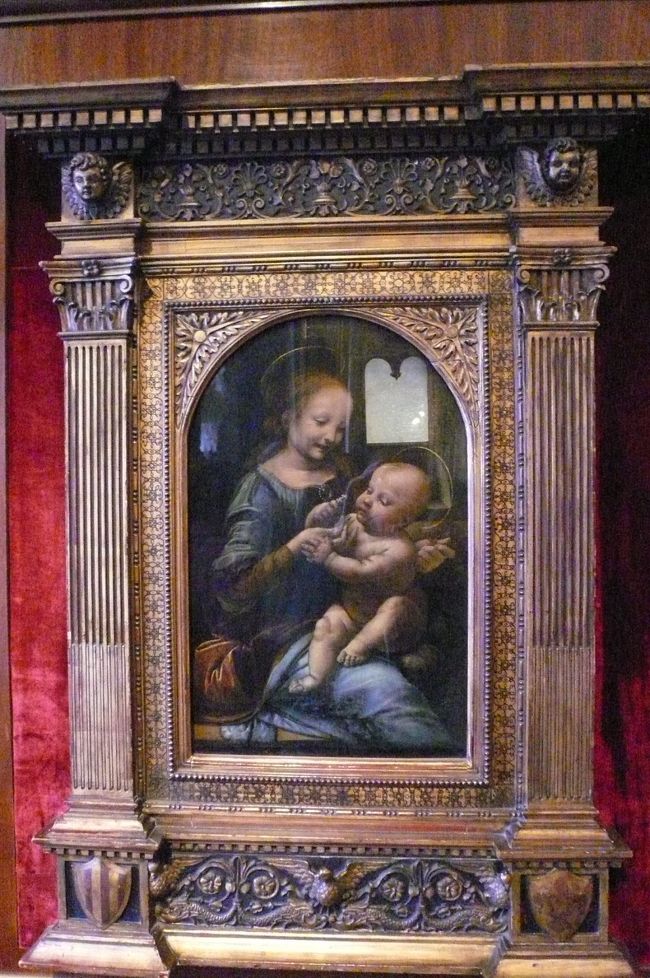 レオナルド・ダ・ヴィンチ<br />ベヌアの聖母