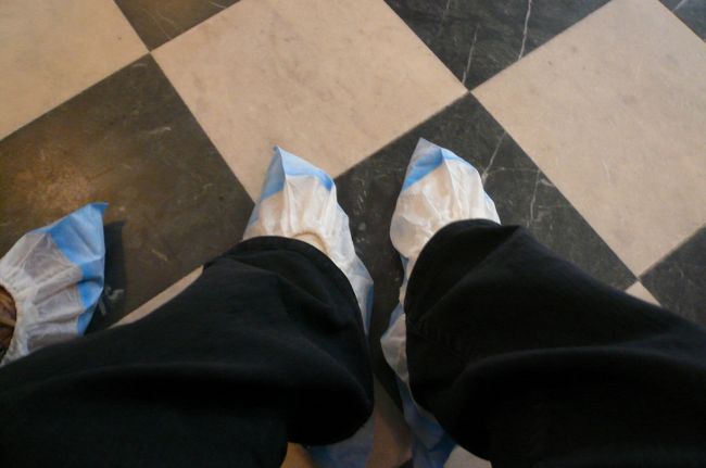 エカテリーナ宮殿<br />入場の際、靴カバーをつけます