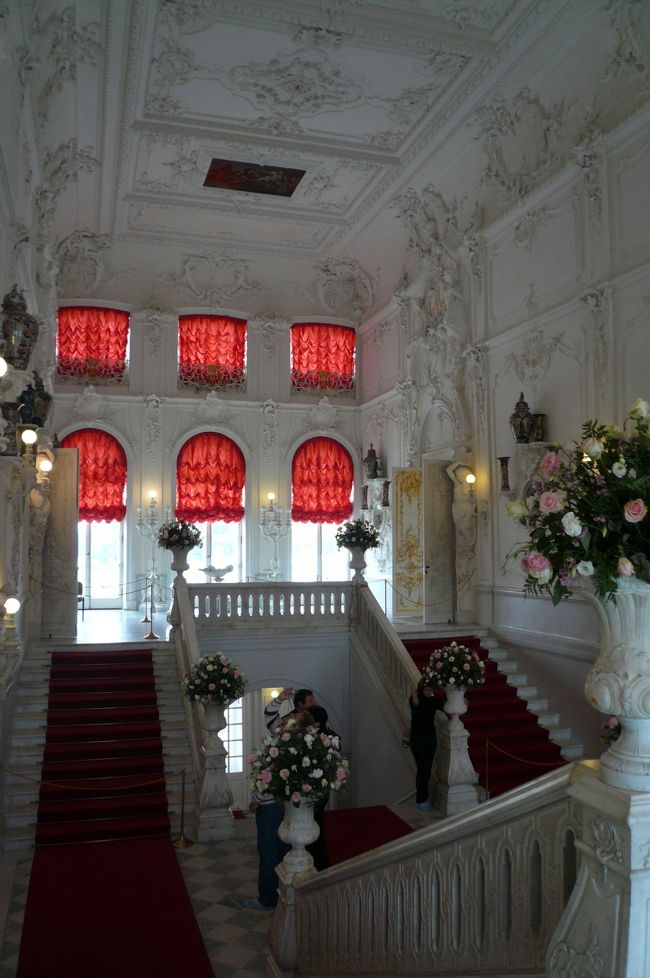 階段をあがって見学が始まります