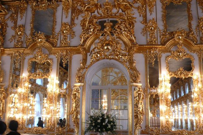 舞踏の間<br />装飾がすごい