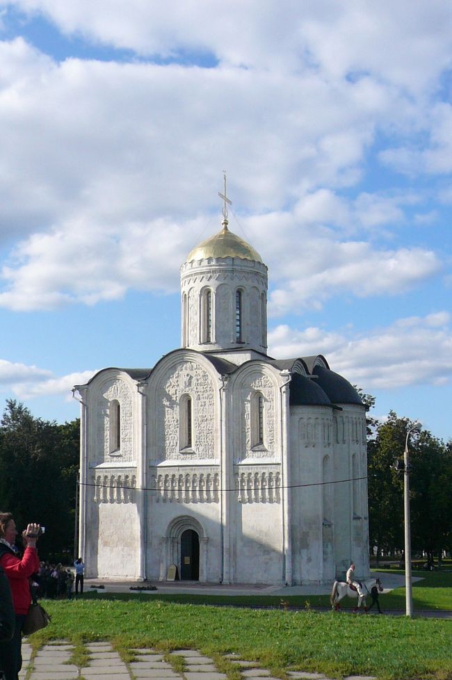 ドミトロフスキー寺院