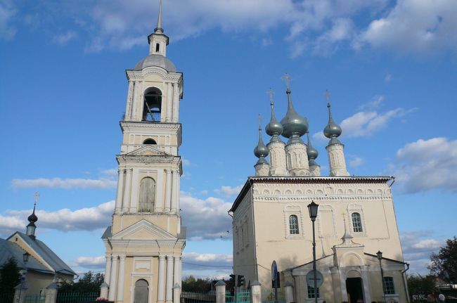 スモレンスカヤ教会と鐘楼<br />