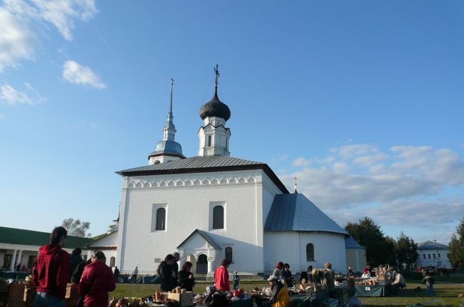 タルゴーヴァヤ広場<br />市場がひらかれてました