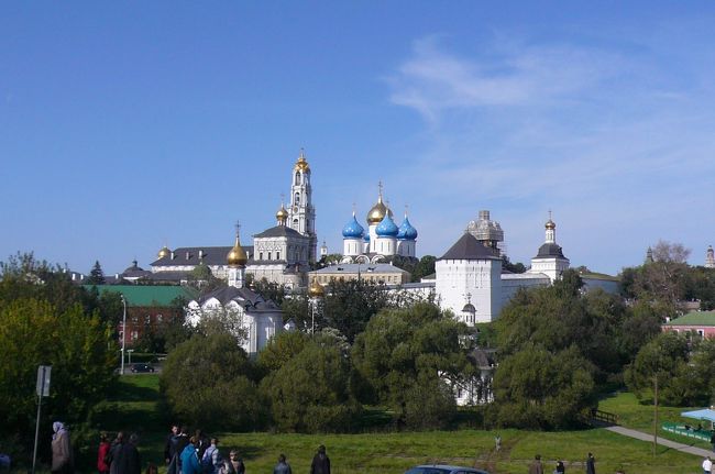 セルギエフ・ポサードへ到着<br />トロイツエ・セルギエフ大修道院へ向かいます。