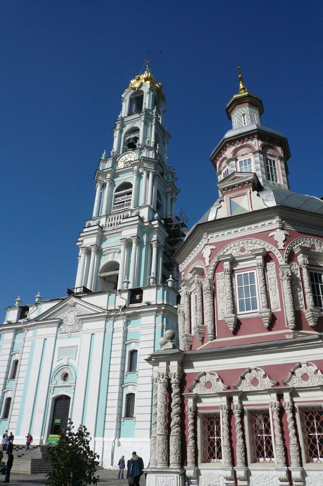 左は鐘楼<br />右は・・・