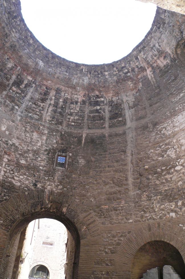 皇帝の玄関<br />吹き抜けになっています