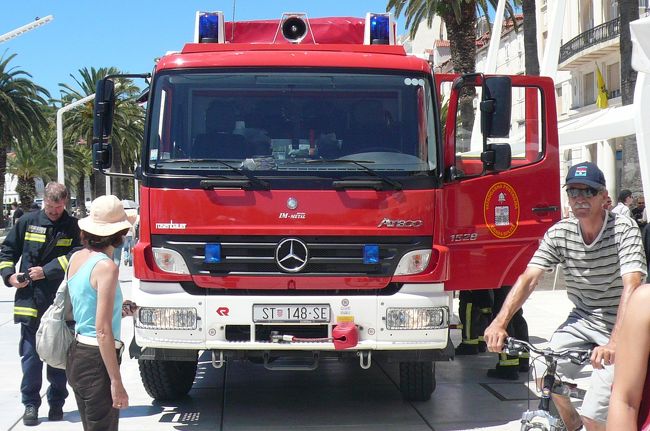 スプリットの消防自動車