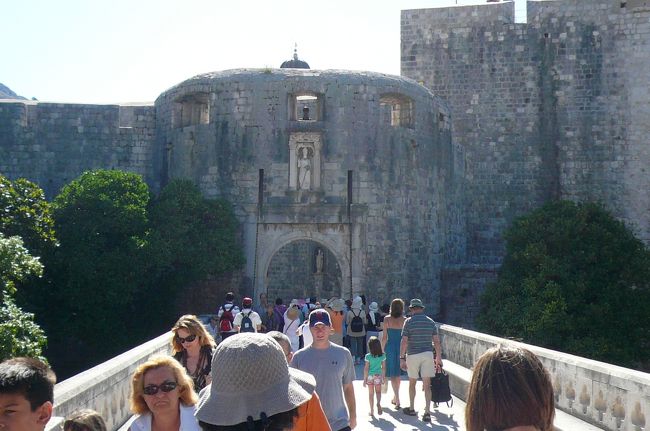 ピレ門から入ります