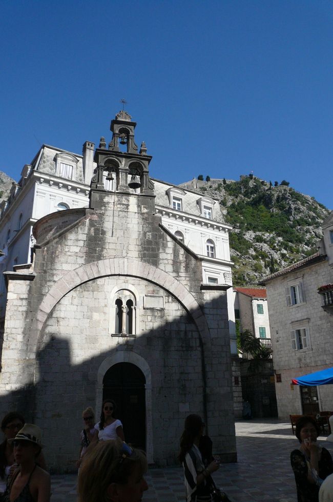 聖ルカ教会（1195年）<br />教会内部は、立像の代わりにイコンがあり、<br />5人の聖人の骨の一部も納められています<br /><br />世界にここだけの片開きのイコノスタシスがあります