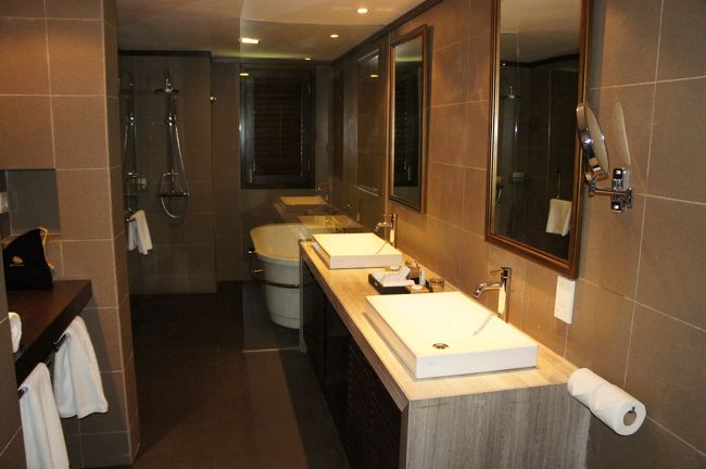 バスルームも広々〜。