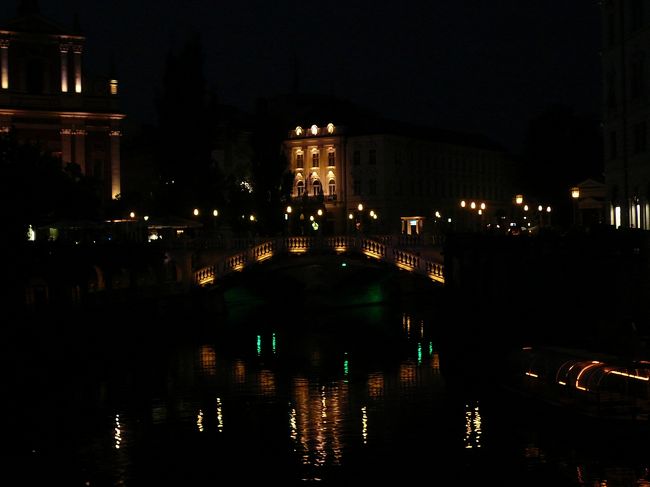 リュブリャニツァ川にかかる三本橋トロモストウイエ