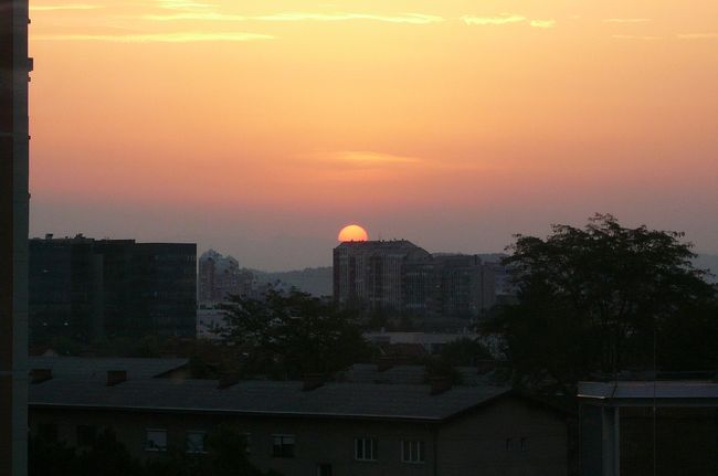 8日目<br />ホテルから見た朝日<br />日本へ戻ります