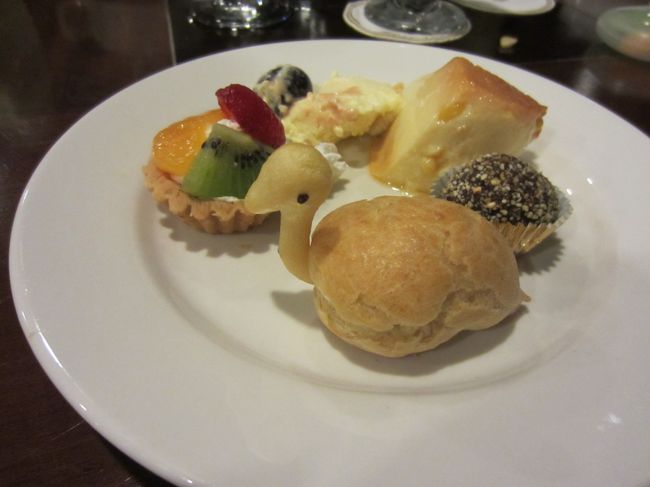 スワン型シュークリームかわゆ。