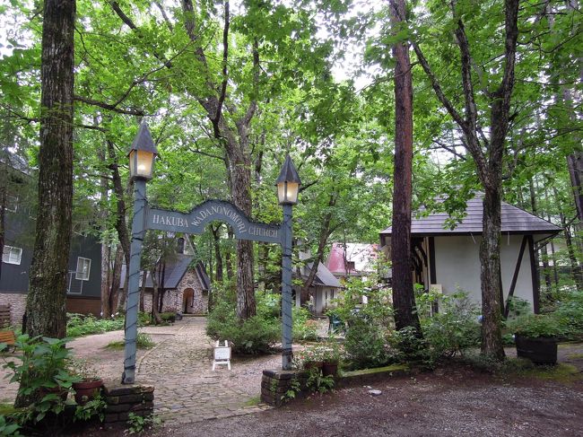 ガーデン内には教会もあり、結婚式をあげることができるようです。