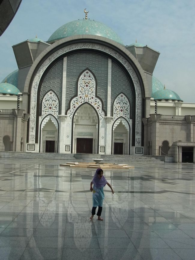 モスク。ここは中まで見学ができます