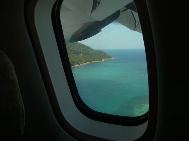 ベルジャヤ航空にてレダン島へ。<br />荷物８キロ超過でお金取られました。