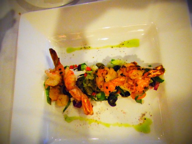 初日はバイキングではなく、アラカルトのレストランで夕食をとりました。<br />ココは予約しないと入れません。