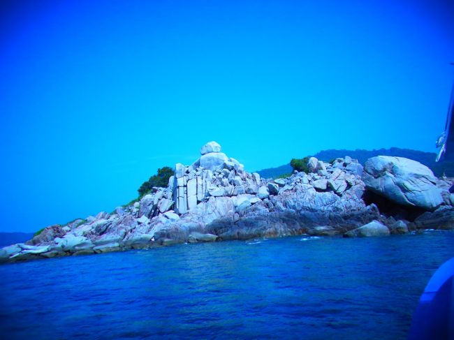 ２日目はシュノーケリング４ポイントコースに参加。<br />船酔いする人は覚悟いります。<br />海はとってもきれいでした。