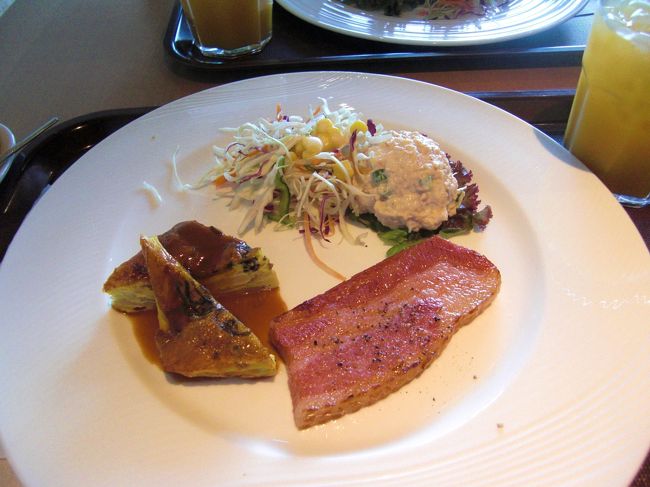 こちらは洋食セットのお肉。厚切りベーコン、あとは同じ。