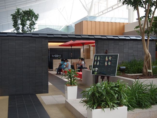 時間もあるので空港内を探検♪<br /><br />日本らしいお店が多いです。