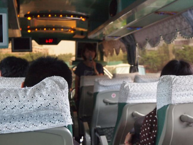 ガイドさんに連れられてすぐにホテルに向かいます。<br /><br />1人旅の私の他に5人家族、2人の女の子が一緒でした。