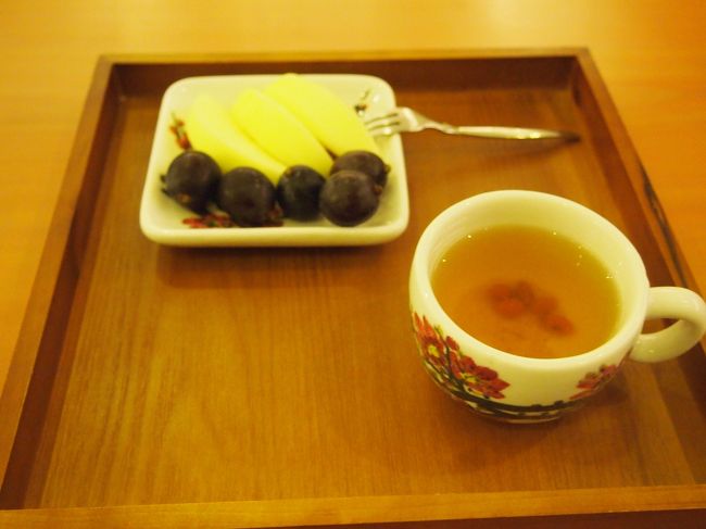 終了後にはお茶とフルーツをいただきました＾＾<br /><br />いただきながらお店の方としばし談笑。
