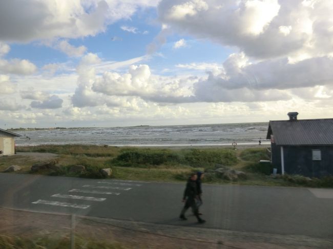 それでも・・・裸で少しの日差しが・・・ここの人には貴重なのです・・・