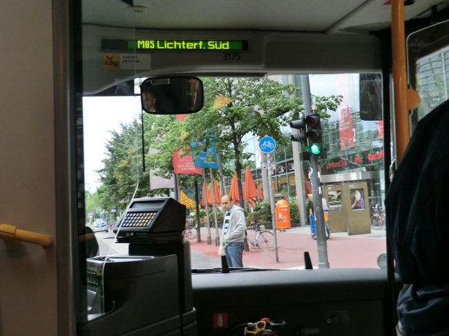 バスに乗って、