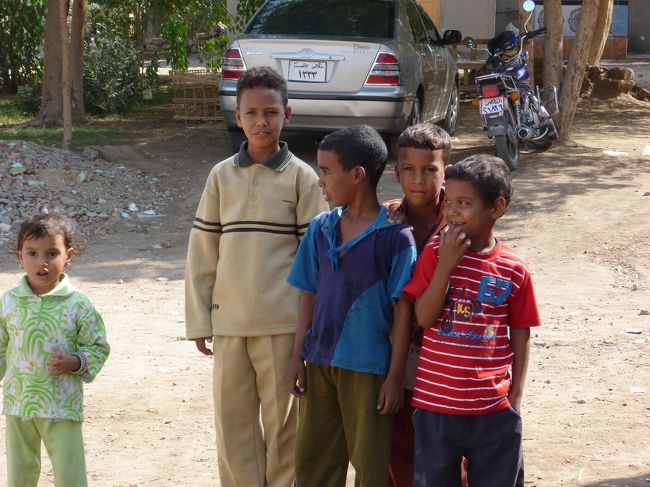 現地の子供にからまれた