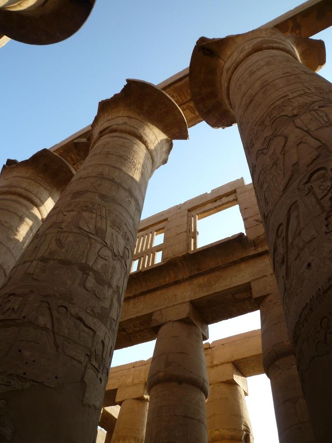 大列柱室の柱<br />均等にそして大きさに圧巻。