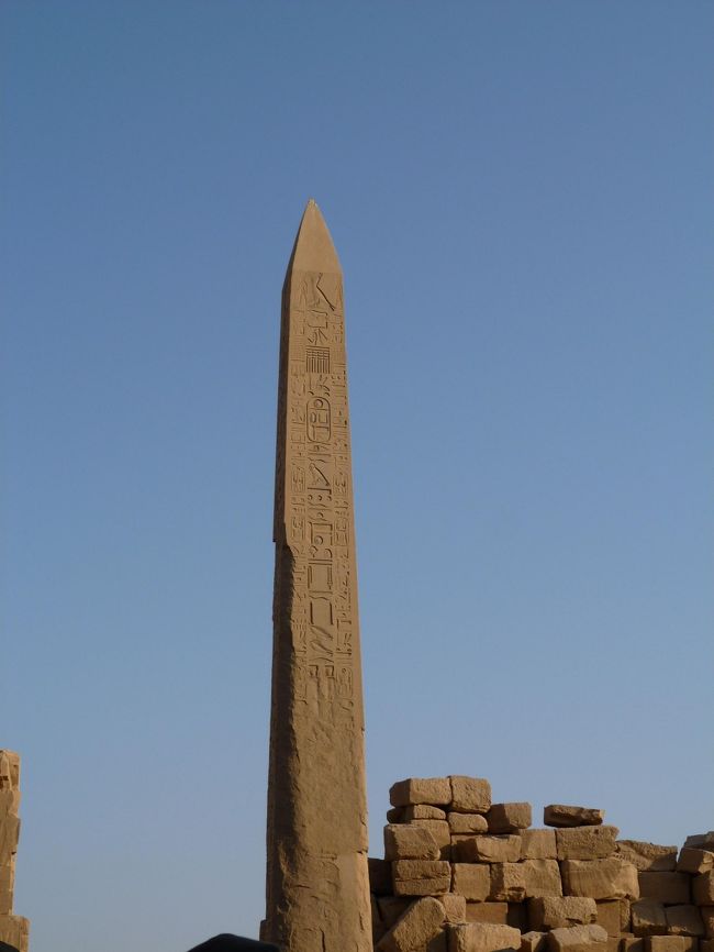 巨大スカラベ。<br />１つの石からできているのは不思議だ。