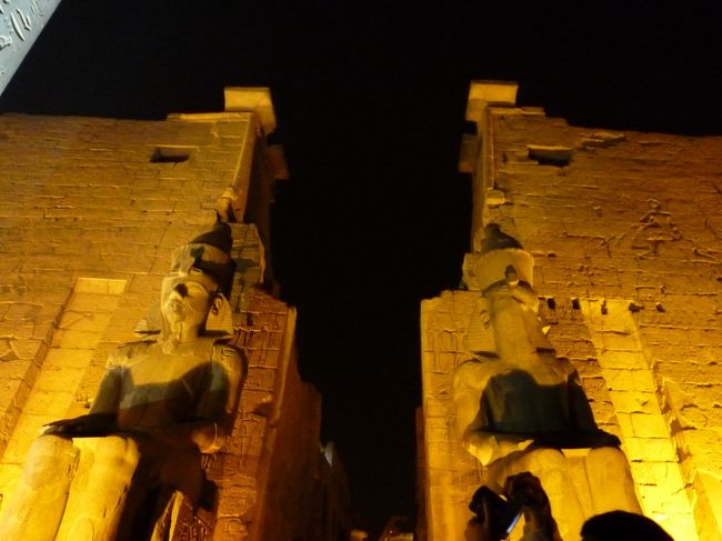 ライトアップされたルクソール神殿
