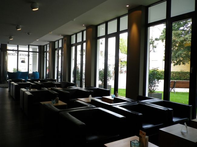 パリから東に真っ直ぐ進むこと約410キロ<br />ノンストップでドイツのザールブリュッケンへ！<br /><br />いつもいると思っていた大事なお友達夫婦(韓国人)。<br />パリで偶然知り合い、旦那さんはうちの旦那の地元の人。<br />年も1歳違いなので、共通の知り合いも多く、<br />その旦那さんの姉は、うちの義父の教え子でもある、<br />そんな偶然な縁のある出会いだった。<br /><br />そしてその奥さんは、バカがつくほど正直で真っ直ぐな人。<br />そしてパリからエジンバラまで夜通し運転した実力派(笑)<br /><br />4人あつまれば全ての分野において不可能なことはない、<br />と言えるほど息の合ったナイスメンバーである。<br /><br />その奥さんがある手術の為に韓国へ帰国、<br />そしてその旦那さんも、うまく行けば来年から韓国へ…<br />そんな状況に進展しつつあった。