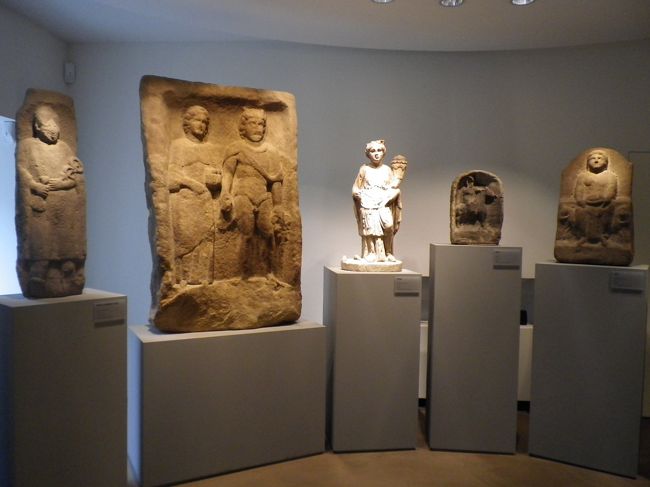 教会から別館への渡り廊下を通り別館展示室へ。<br /><br />