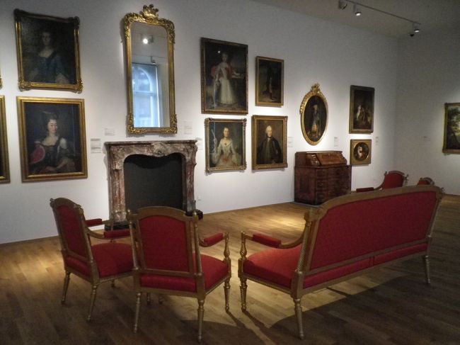 別館展示室はとても広く、<br />パリにある貴族の私宅の美術館以上の規模である。<br /><br />展示品の数もとても多く見ごたえがある。