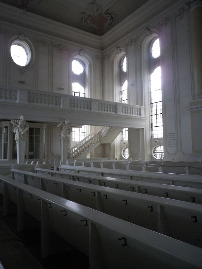 私の好きなフィンランドのミュールマキ教会と<br />様式は違うが雰囲気が似ている気がする。<br /><br />