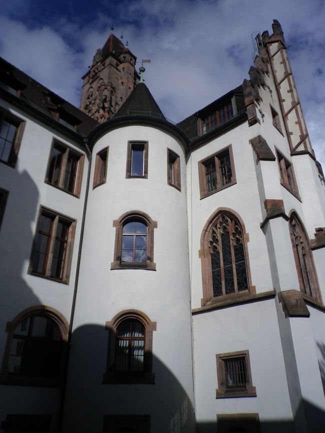 待ち合わせの時間までまだ少しあり、<br />ぶらぶらしていたらラットハウス（市庁舎）に出た。<br /><br />中に入るほど時間がなかったのでパス。