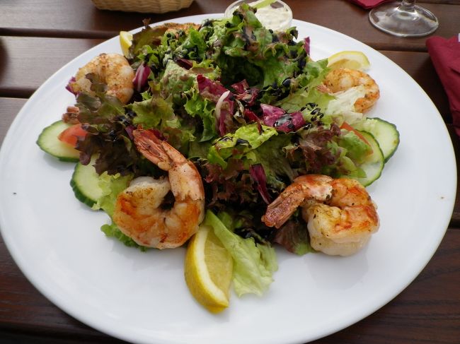 ダイエット中の旦那はエビサラダ。